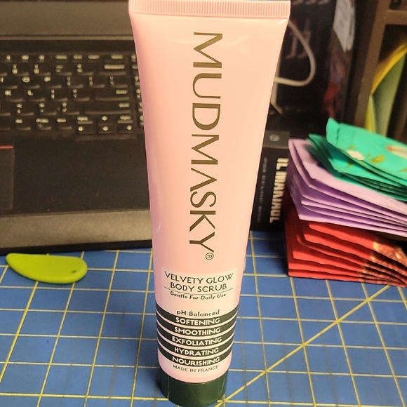 Mudmasky Other - Mudmasky Velvety Glow Body Scrub 180ml New Sealed Tube